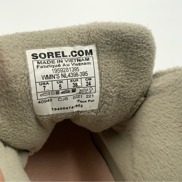 Sorel Women’s Kinetic RNEGD Caribou Boot. Grey Green. US Size 7. - Picture 9 of 10